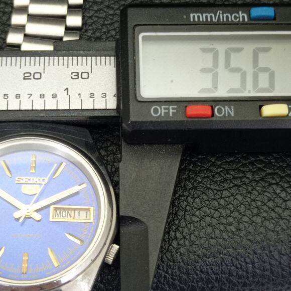 Vintage 1973 Seiko Automatic Mens Silver Watch W/daydate & Blue accents - Picture 7 of 10